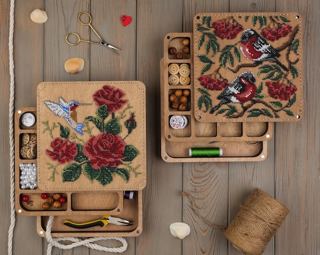 Ręczne hafty ułożone w kolekcję